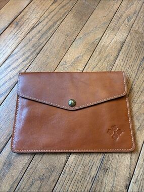 Patricia Nash Tan Leather Envelope Wallet